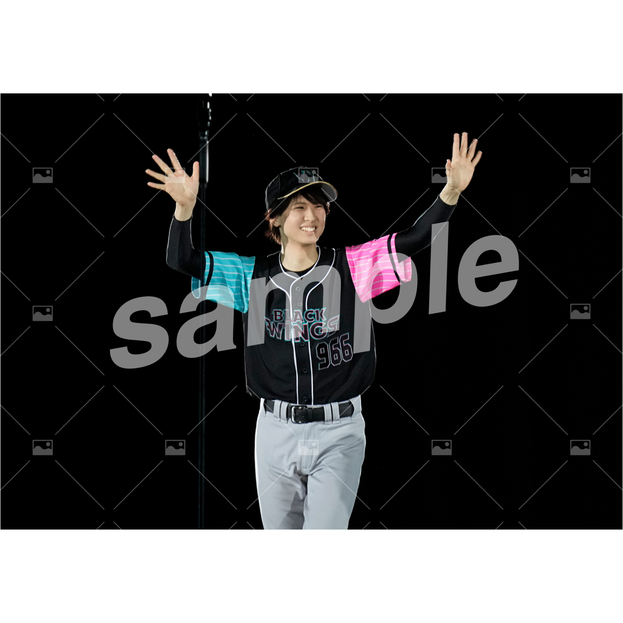 BLACK WINGS (岡宮来夢 B)